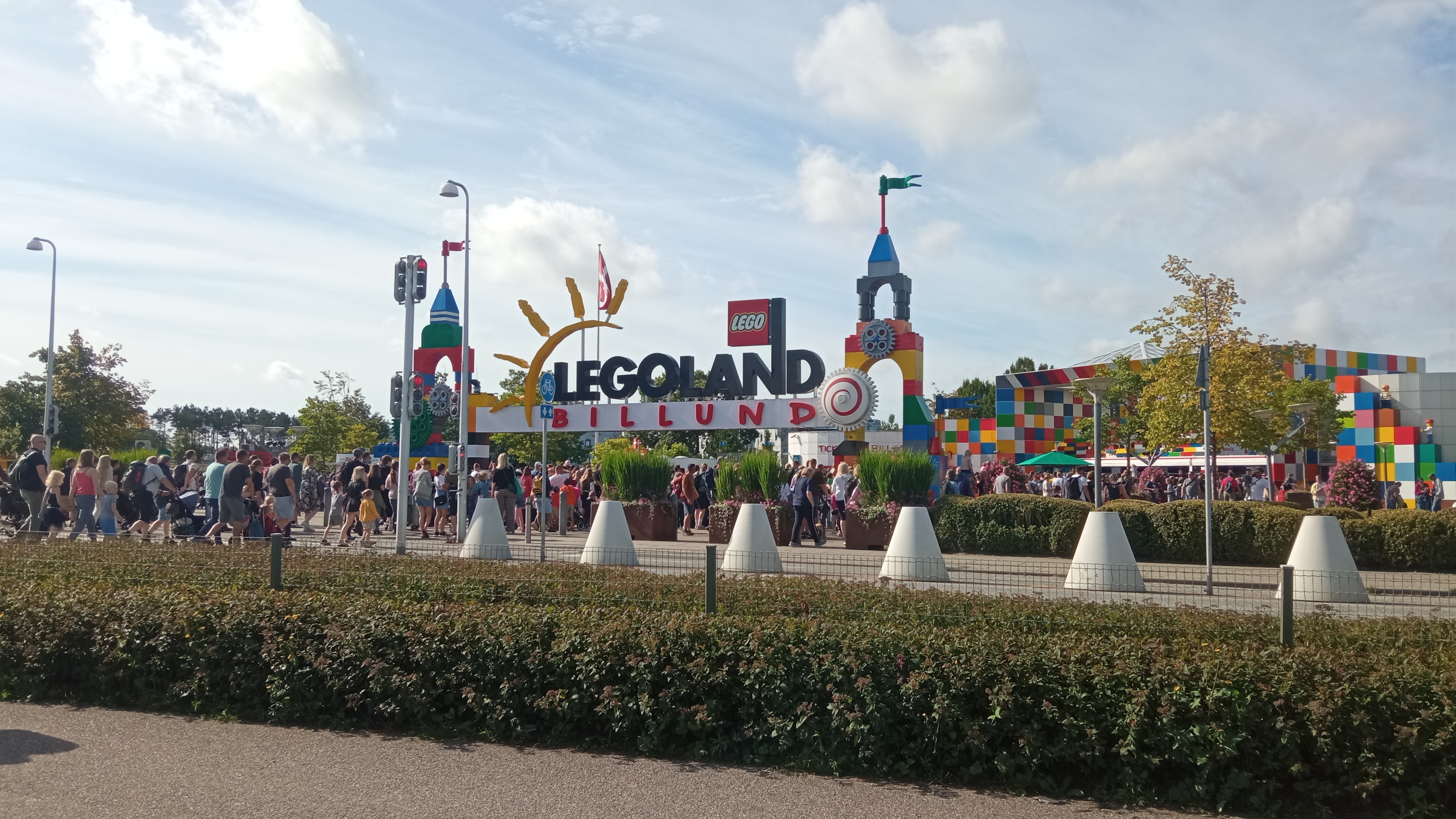 Mynd af inngangi Legolands